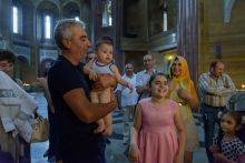 Крещение ребенка в армянской церкви