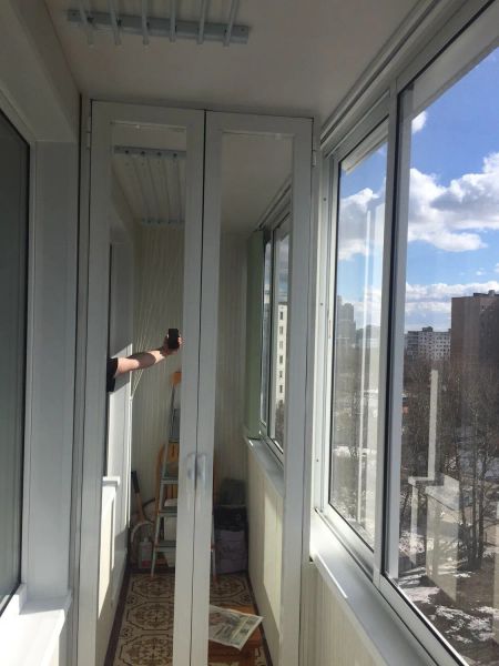 Монтаж шкафчика алюминий Провидал с наполнением зеркала 