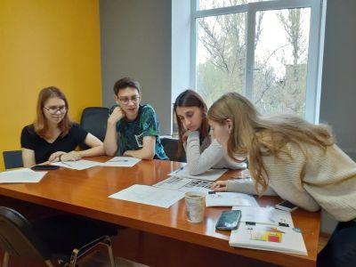 Командная работа. Моя группа. Всем детям уже 18 лет, публикацию фото разрешили.