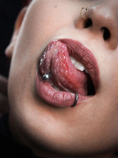 Пирсинг пен мүшесінің фотосы