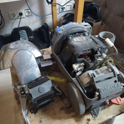 Пылесос Кирби (США), не включался. Диагностика показала, что не работает электромеханическое реле управляющее пуском двигателя, кроме того щётки коллектора сильно искрят, коллектор якоря имеет большую выработку. Всё неисправности были устранены, дополнительно перебраны группы безопасности, проведена  профилактика кинематики и электрооборудования, чистка, смазка, настройка. 
Пылесос работает без ограничений, проработает много лет. 
 