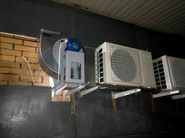 монтаж вытяжного вентилятора и внешних блоков кондиционеров