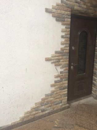 Фасадные работы и установка двери