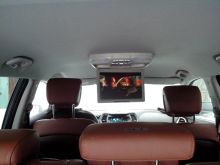 Установлено ГУ с навигацией и потолочный DVD (Hyundai Santa Fe 2014)