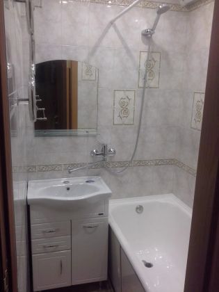 Укладка плитки, бордюра, декора. Установка полотенцесушителя, смесителя, тумбы, умывальника, экрана на ванну