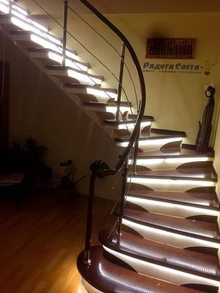 Монтаж подсветки лестницы 