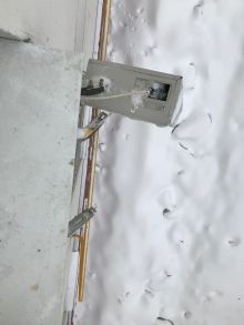 Восстановил кондиционер после падения льда с крыши