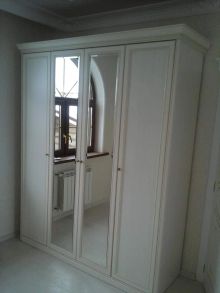 4 дверный шкаф с 2 зеркальными дверьми и установка карниза