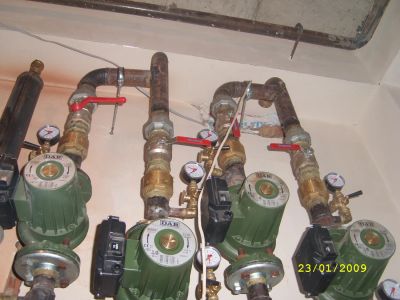 Монтаж насосных групп в котельной.