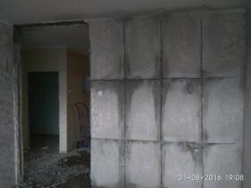 Процесс работы по демонтажу стены между комнатой и залом, количество частей распила 17, срок выполнения 1 день 