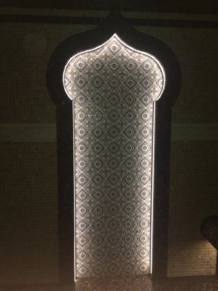 Декоративная рамка в хамам, восточный стиль