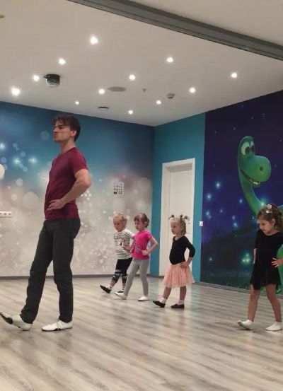 Дети 3-4 года. Провожу групповые и индивидуальные занятия. Готовим деток к выступлениям.