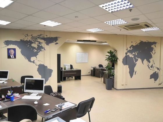 Роспись стены в офисе. Карта мира 
