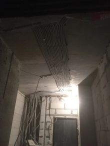 Монтаж электропроводки по потолку. 