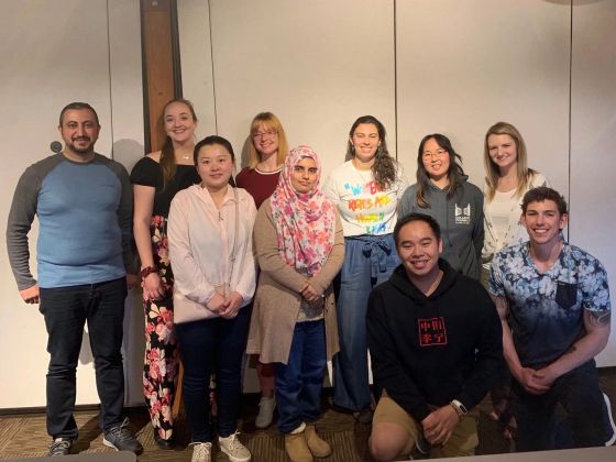 Я во время стажировки в США в мае 2019 года с моей группой иностранных студентов, изучающих английский язык, и другими преподавателями. 