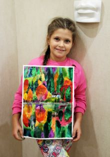 В моей мастерской. Соня Федянина со своей работой, выполненной акварелью "Осенний пейзаж"