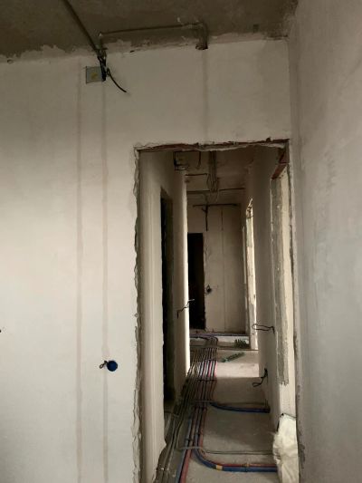 Разводка электроосвещения по потолку.
