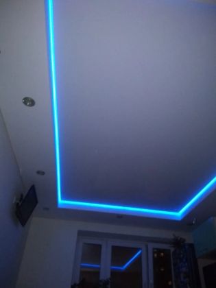 Парящий потолок с подключением пульта и цветной подсветкой