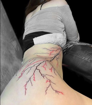 Татуировка выполненная в технике фрихенд, в черно-красных тонах. 

Стоимость: 7000руб