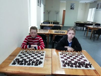 Сеанс одновременной игры с учениками.