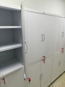 Сборка шкафов для документов с врезкой замков