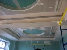 Монтаж потолка из гипсокартона и установка элементов декора