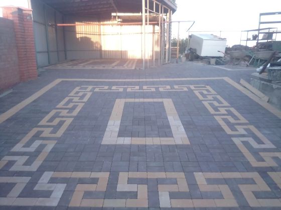 Тротуарная плитка с формой версачи