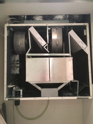 Техническое обслуживание вентиляционной установки с пластинчатым рекуператором, установленной в квартире жилого дома