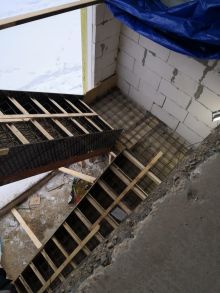 Монолитная лестниц перед приемкой бетона