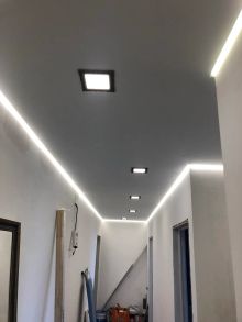 Коридор парящий потолок с светодиодной лентой по периметру