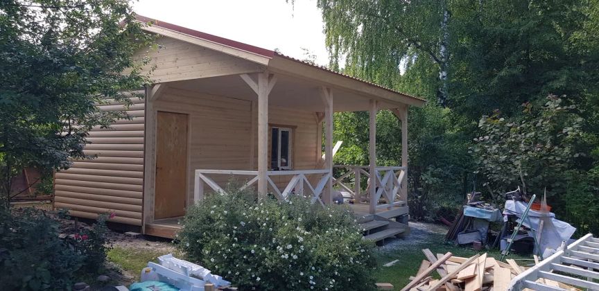 На этом фото работа под ключ беседки ,с отделкой фасада хозблока.