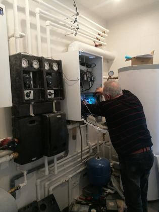 Дом более 240 м2. Проведены комплексные работы по монтажу систем отопления, водоснабжения, канализации. Объект был полностью скомплектован мной по оборудованию и материалам а также смонтированы трубопроводы всех систем. После отделочных работ произвели монтаж оборудования и сантехники, гарантия 12 месяцев на работы и заводская гарантия на оборудование. 