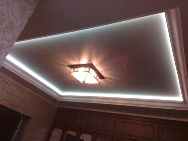 Потолок из ГКЛ с подсветкой 