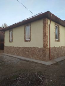 Строительство дома с нуля из полистеролбетонных блоков с отделкой стен дома короедом и облицовкой натуральным камнем златолит.