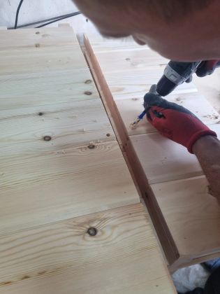 Столярные работы: резка древесины и обработка заготовки