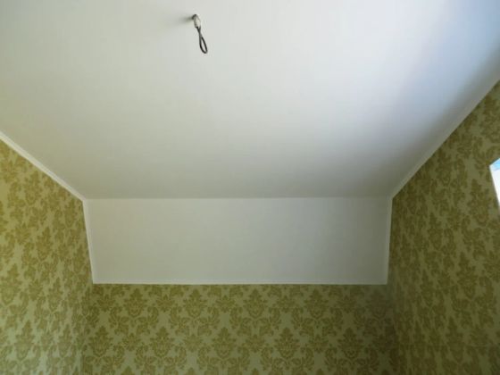 спальня,флизелиновые обои с подбором рисунка