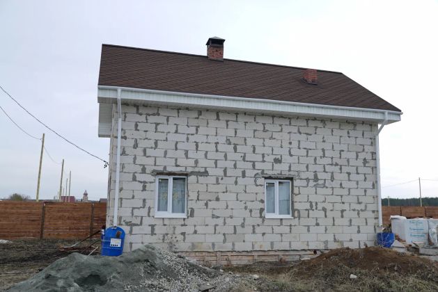 Двухэтажный дом из газоблока в поселке Ключи
