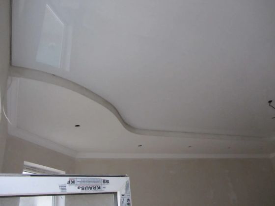 ГКЛ потолок(фигурный) в сочетании с натяжным потолком, потолочный плинтус  