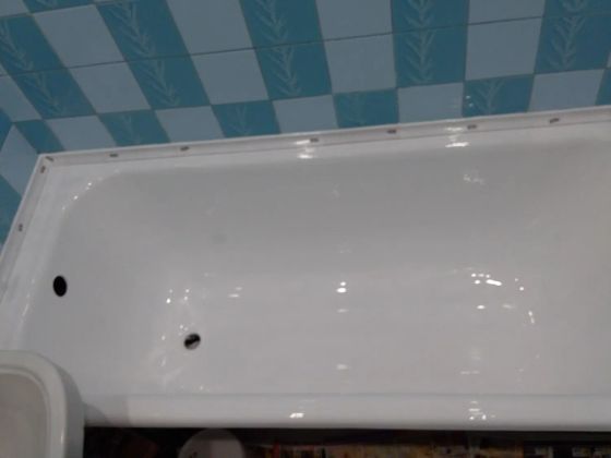 Реставрация ванны жидким акрилом,установка керамического уголка