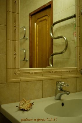 Ванная, установка зеркала и окантовка бордюром
