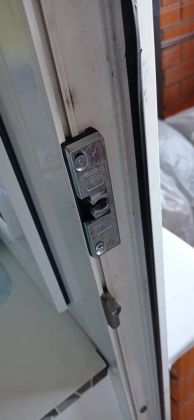 Установка балконной защёлки на дверь ПВХ 