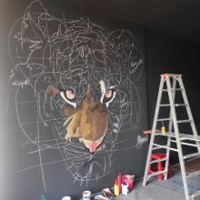 Роспись стен по эскизу заказчика. Тигр в процессе 