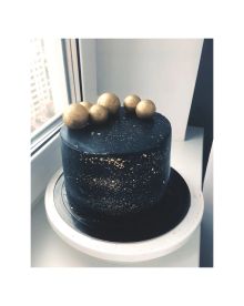 Стильный чёрный торт на день рождения мальчика