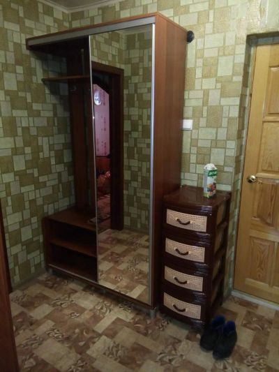 Сборка мебели, облицовка стен обоями, обналичка потолка потолочный плиткой
