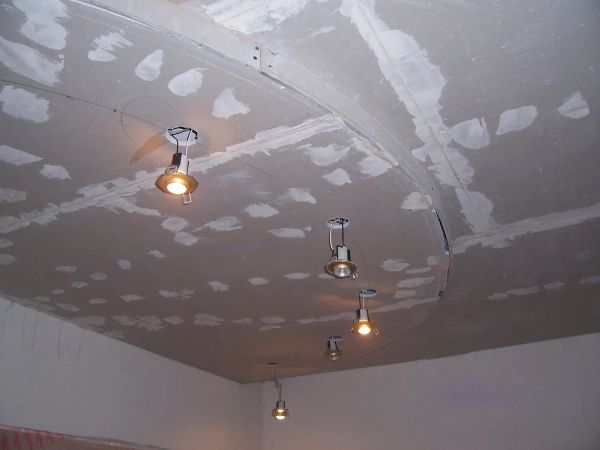 Потолок. Монтаж галогеновых светильников