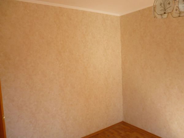 Отделка комнаты под ключ( покраска потолка, укладка линолиума, поклейка обоев, установка плинтусов