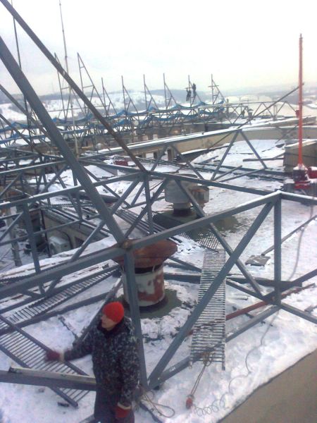Изготовление и монтаж крышной металлической конструкции на пл. Ленина, «Маринс Парк Отель»