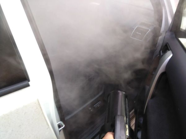 В машине был запах сгнившей дыни. Очаг запаха был ранее удален клиентом самостоятельно,поэтому я сделал только обработку сухим туманом аромат новое авто. Запах исчез,клиент доволен.