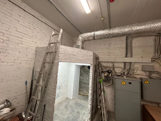 С нуля возведение противопожарного тамбура на действующем производстве. Монтаж потолка из гипсокартона. Освещение. Монтаж вентиляции. 