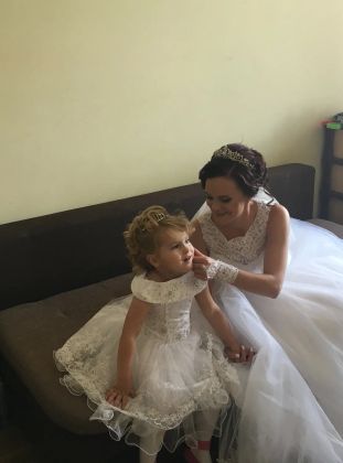 Мама и дочка,прическа и макияж для невесты ,прическа для дочи